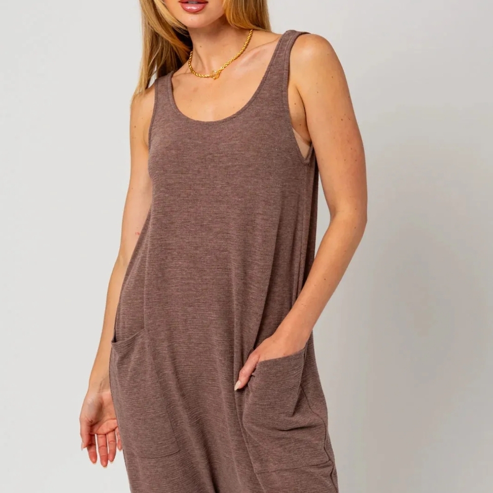 GILLI Brown Sleeveless Jumpsuit With Pockets - Picture 3 of 6
